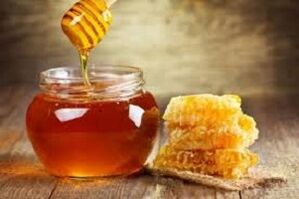 Honey for the preparation of medicinal compresses